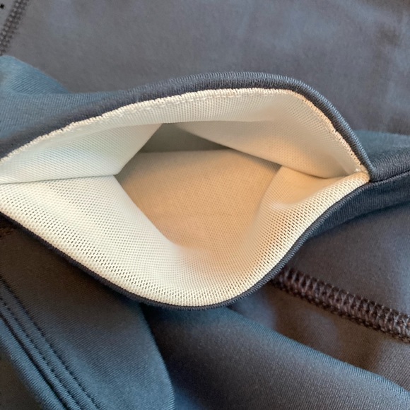 EUC GAPfit blackout workout leggings. Capri - Picture 6 of 11